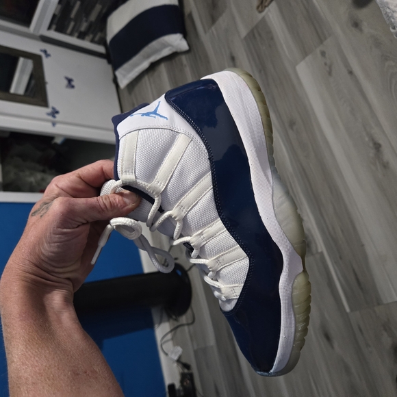 Jordan Athletic Shoes - White and Navy - Picture 2 of 8